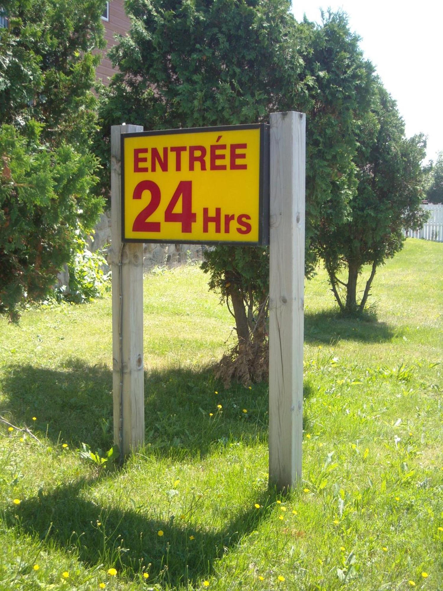 Motel Montreal Notre-Dame-de-l'Ile-Perrot Dış mekan fotoğraf